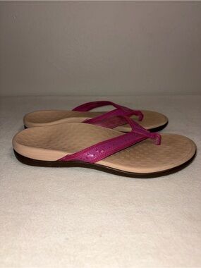 Vionic Casandra Toe Post Sandal Magenta Pink Comforter size 9